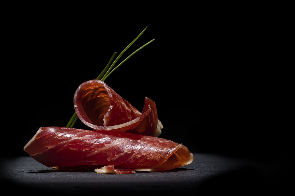 diferencia entre jamon iberico y jamon serrano